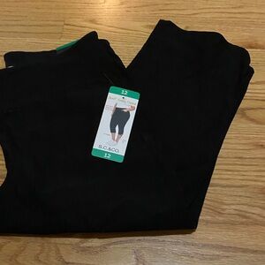 S.C. & Co. Black Capri Leggings